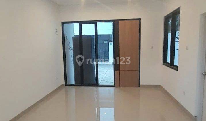 Rumah Cantik Modern dengan Luas Tanah 100m dekat Jaksel 2