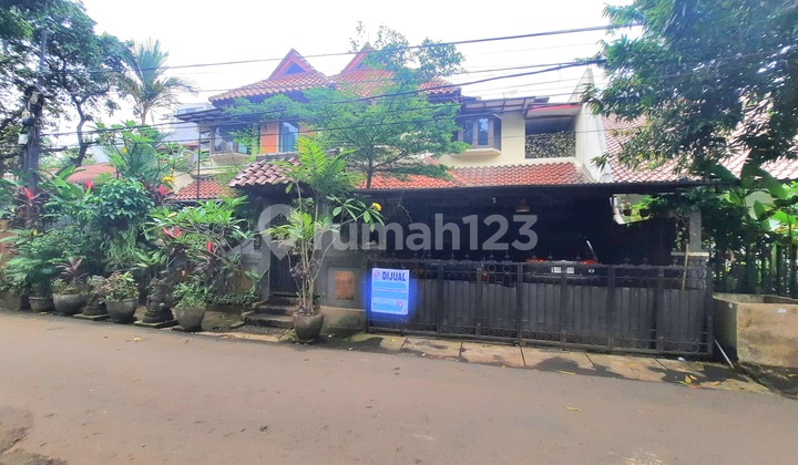 Rumah Depan Taman Di Hang Jebat Kebayoran Baru