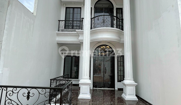 Rumah Baru Model Classic Di Jati Padang Jakarta Selatan 2