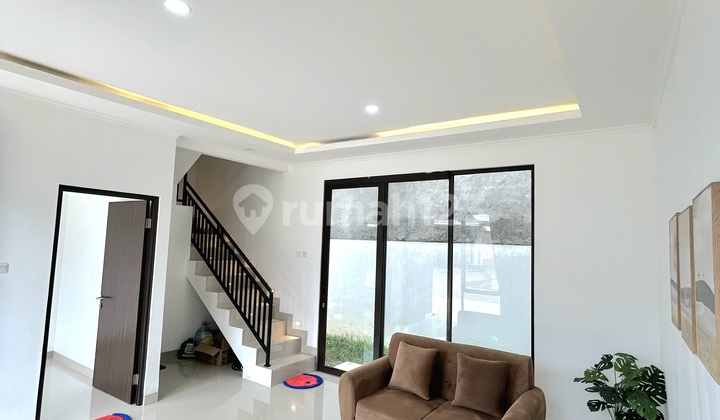 Rumah 2 Lantai Cantik Dekat Unpam Viktor Pamulang 