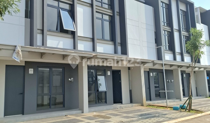 Business Shop House in BSD Near Toll Gate and Rawabuntu Station Business Shop House in BSD Near Toll Gate and Rawabuntu Station