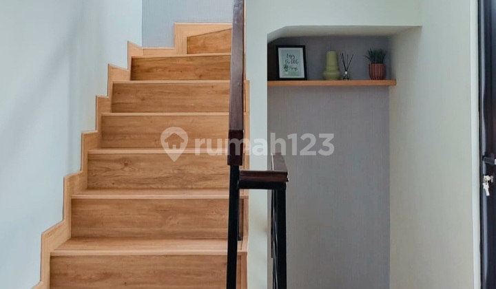 Rumah Tropical Modern 3 Lantai Lokasi Strategis Di Pamulang 2