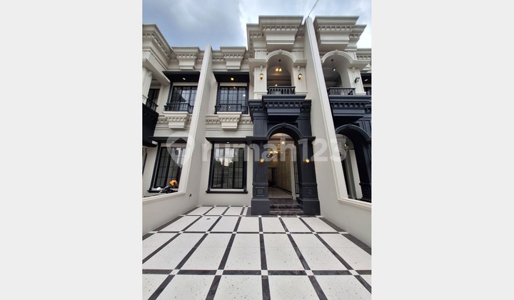 Luxury Flood-Free Home Near Depok Station Luxury Flood-Free Home Near Depok Station