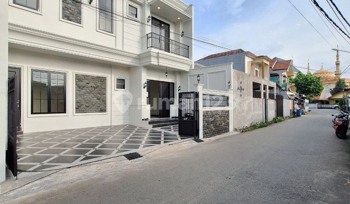 Rumah Sultan dengan Tanah yang Luas Banget Dekat Tol Cijago Depok