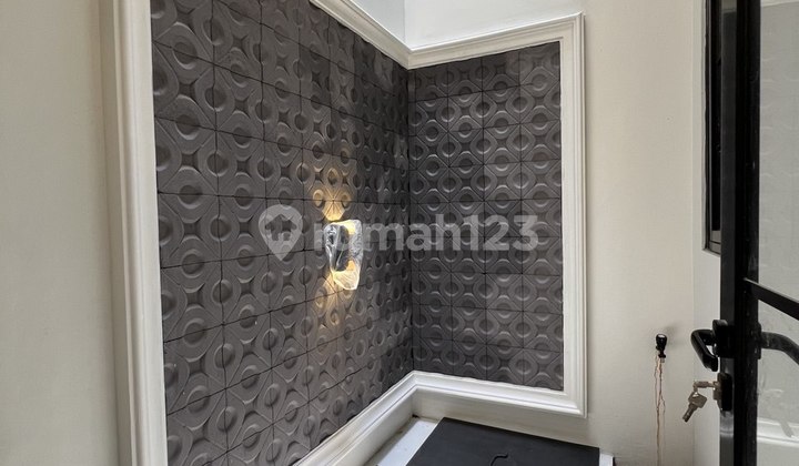 Rumah 2 Lantai Dekat Stasiun Depok Akses Mudah ke Pusat Kota 2