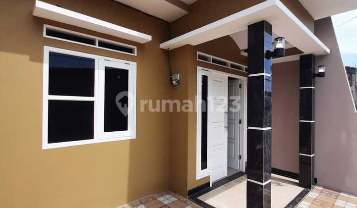 Minimalist 4-Bedroom House Near Old Depok Station 2