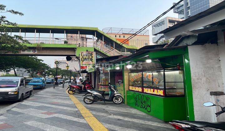 Rumah Tempat Usaha Di Pinggir Jalan Margonda Dekat Pintu kampus UI Depok  1