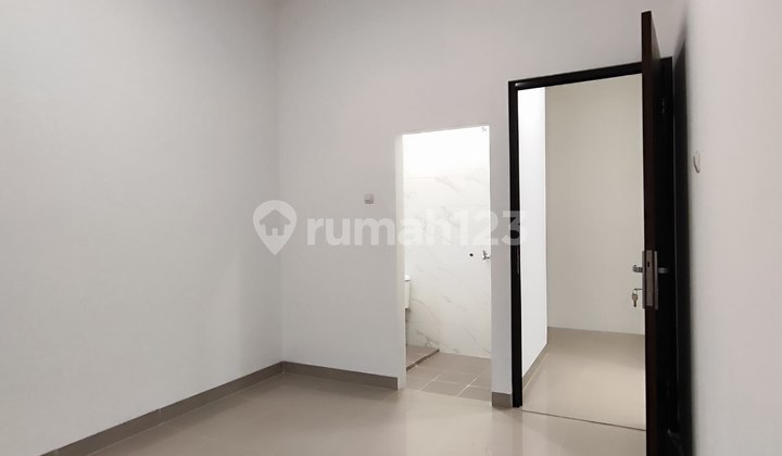 Rumah Siap Huni Modern Lokasi Strategis Dekat Tol Cisalak 2