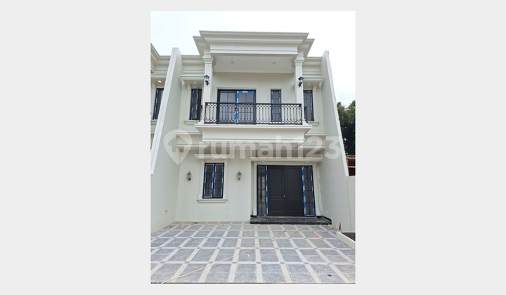 Rumah 2 Lantai Gaya Classic Minimalis Dekat Tol Cibubur