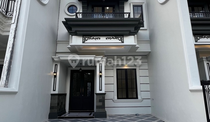 Rumah Sultan di Boulevard Grand Depok City Nempel Alun Alun