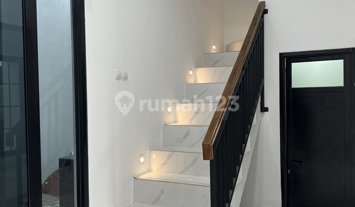 foto lainnya rumah keren akses 2 mobil