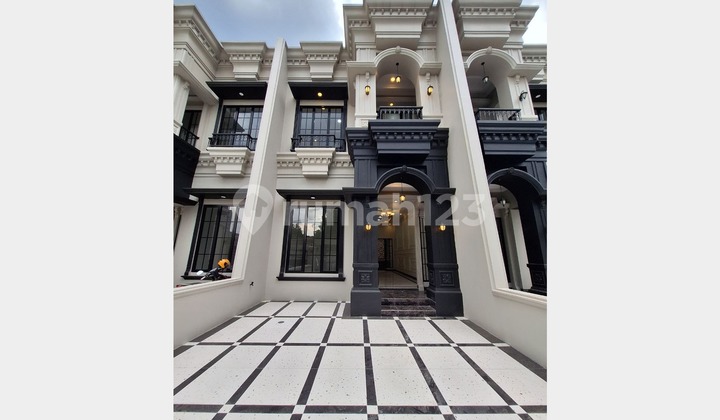 Rumah Mewah Elegan Dekat Pintu Toll Depok