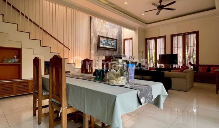 Modern Tropical Design Well-Maintained Ready to Occupy in Kebayoran Lama 2