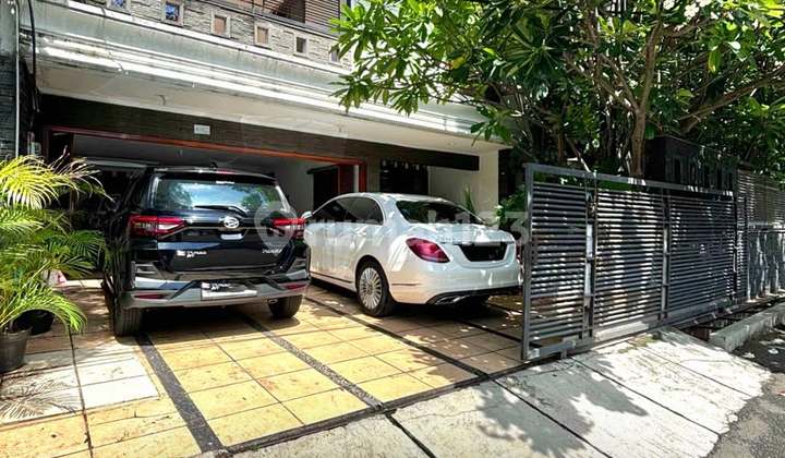 Rumah Dalam Komplek Mewah Dekat Senayan di Kebayoran Lama