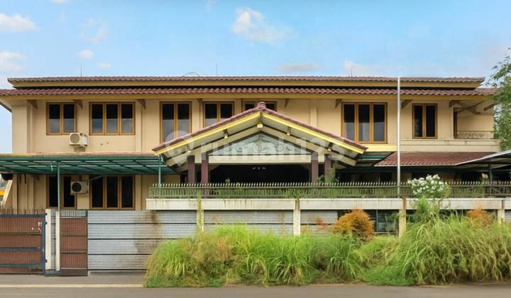 3-Story House in Cicuk Complex for Residence in Lebak Bulus