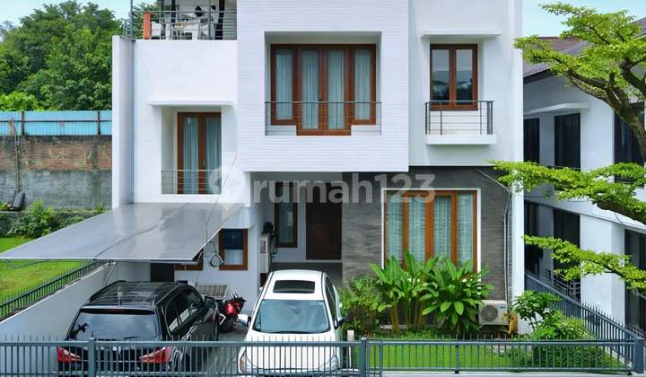 Newly Renovated 2-Storey House Like New in a Wide Row Complex in Cinere