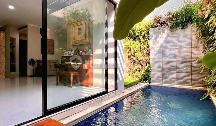 Design Modern Tropis Baru Renovasi Jalan Depan Lebar di Cipete