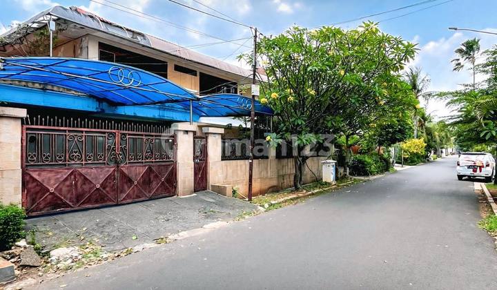 Strategic House for Sale in Permata Hijau, South Jakarta, Minimal Renovation Needed Strategic House for Sale in Permata Hijau, South Jakarta, Minimal Renovation Needed