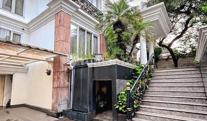 Rimah Dengan Dengan Design Modern Classic Dekat Senayan Di Simprug