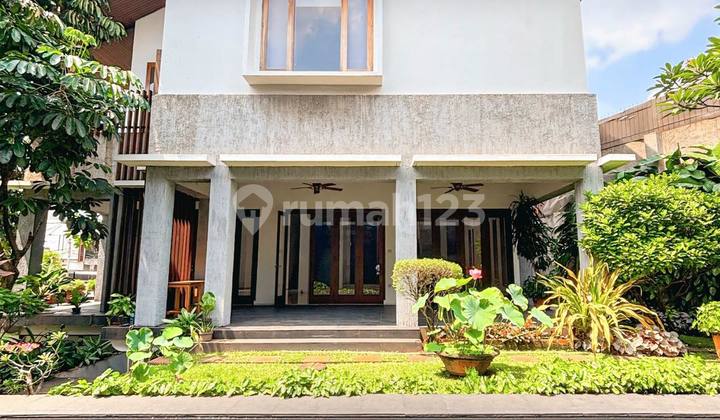 Rumah Modern Tropical Row Jalan Lebar Di Pondok Indah