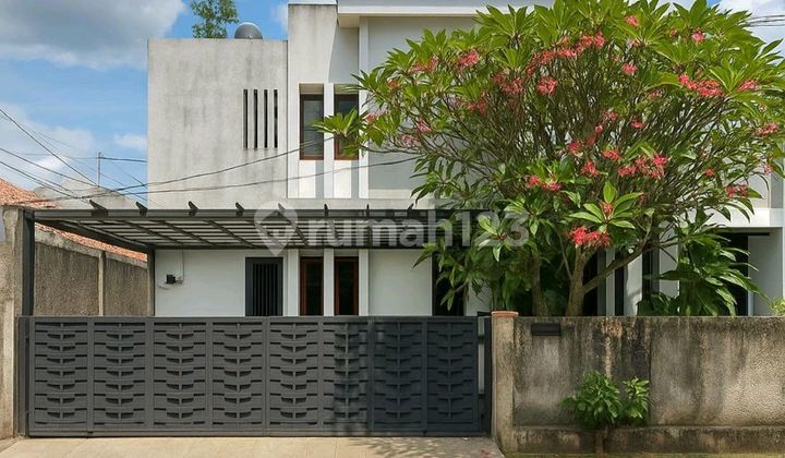 Large House in a Well-Maintained Complex, Ready to Occupy