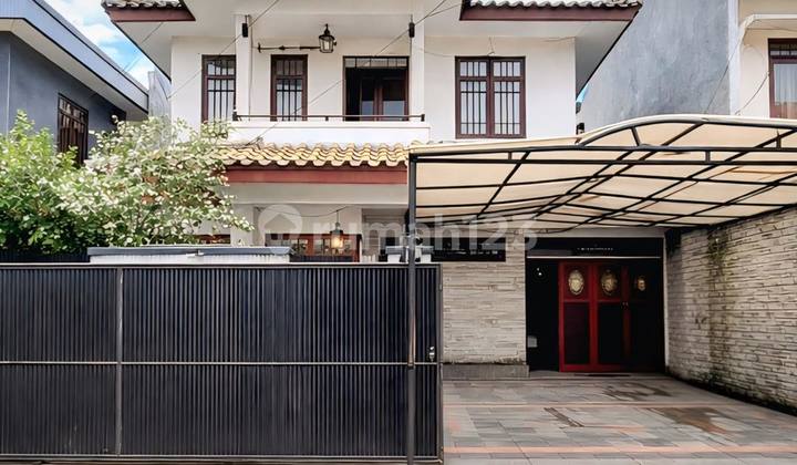 Rumah Minimalis Lokasi Strategis Dekat Senopati di Kebayoran Baru