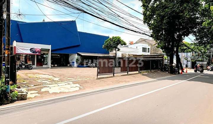 Rumah dan Tanah Luas Cocok untuk Investasi di Kemang