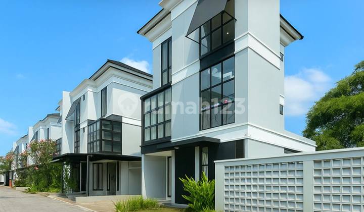 Sell House in Kemang with Swimming Pool