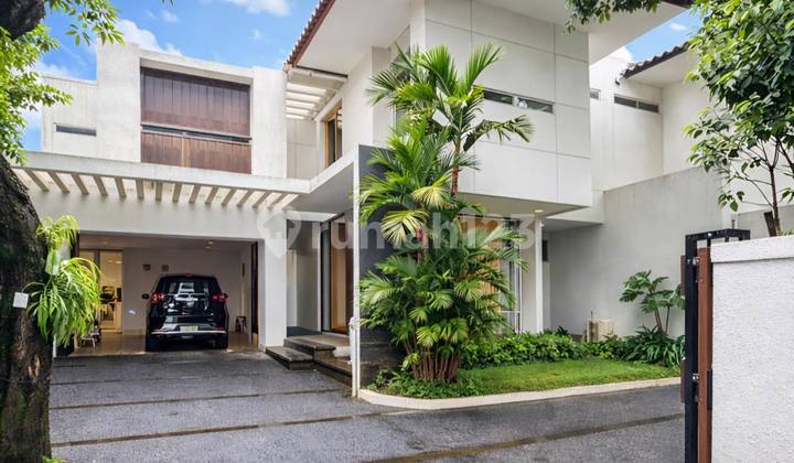 Rumah Modern Tropic Lokasi Strategis di Kemang Rumah Modern Tropic Lokasi Strategis di Kemang