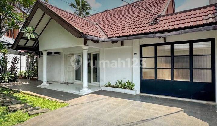 Rumah Satu Lantai Di Senopati Kebayoran Baru