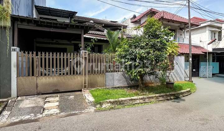 Rumah 2 Lantain Terawat Dalam Komplek Besar Pondok Indah Rumah 2 Lantain Terawat Dalam Komplek Besar Pondok Indah