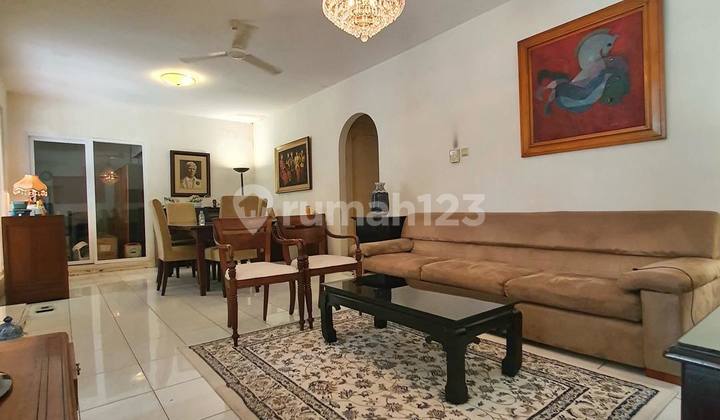 Old House Suitable for Building a Restaurant or Office in Mampang 2