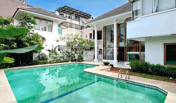 House With Large Yard in Cipete