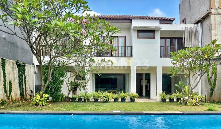 Rumah Dengan Balinese Style Backyard Di Cilandak 1