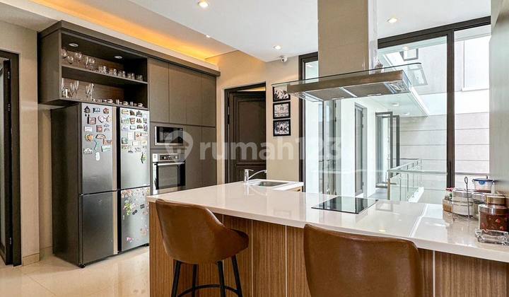 Newly Renovated Tropical House in Exclusive Area Within a Complex in Kuningan, South Jakarta 2