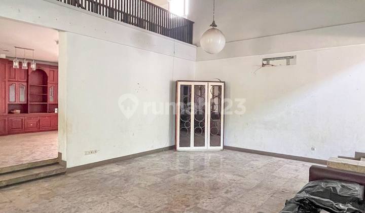 Rumah Dekat Senayan Jalan Depan Lebar Dipermata Hijau 2