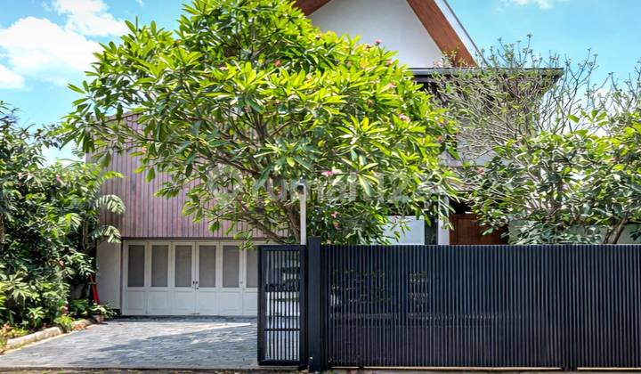 Rumah Dalam Compound 2 Lantai Terawat Siap Huni di Kemang