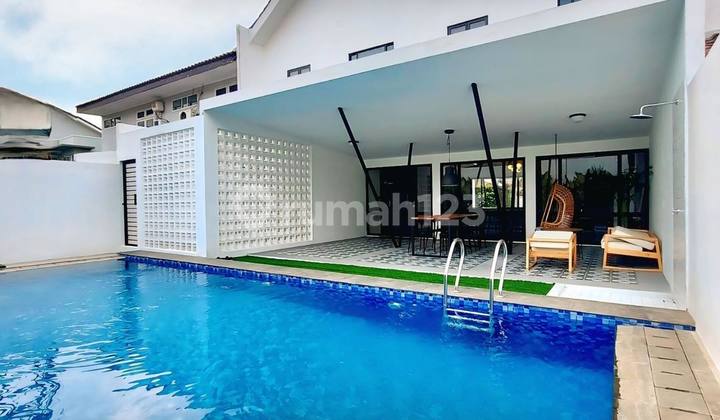 Bergaya Resort Dalam Compound Baru Renovasi di Cipete