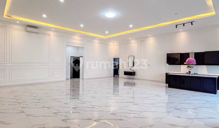 Brand New House Modern Classic Layout Open Space di Cilandak 2