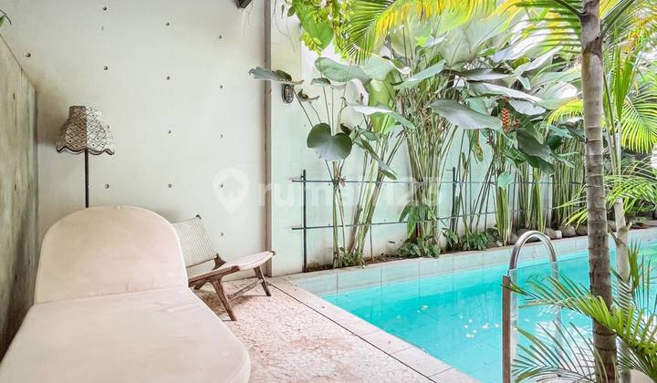 Hunian Eksklusif Design Tropical Villa Siap Huni di Pejaten Barat