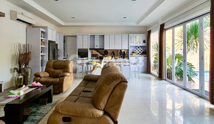 Rumah Dengan Private Pool Di Ampera Cilandak 2