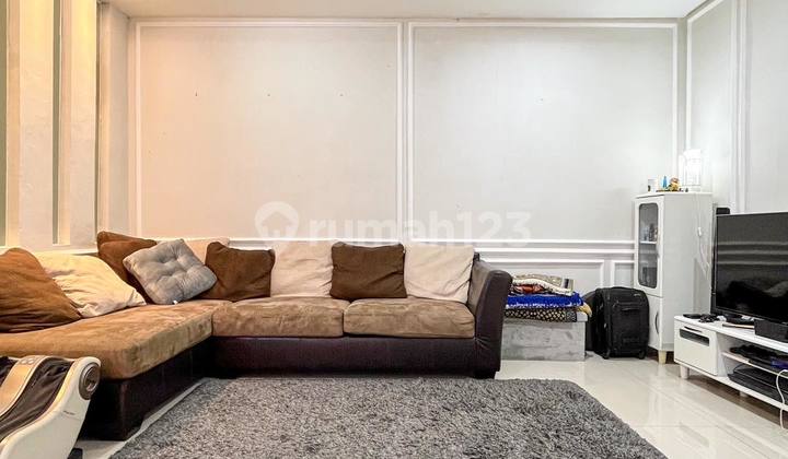 Rumah Dalam Komplek Posisi di Hook di Bintaro Sektor 7 2