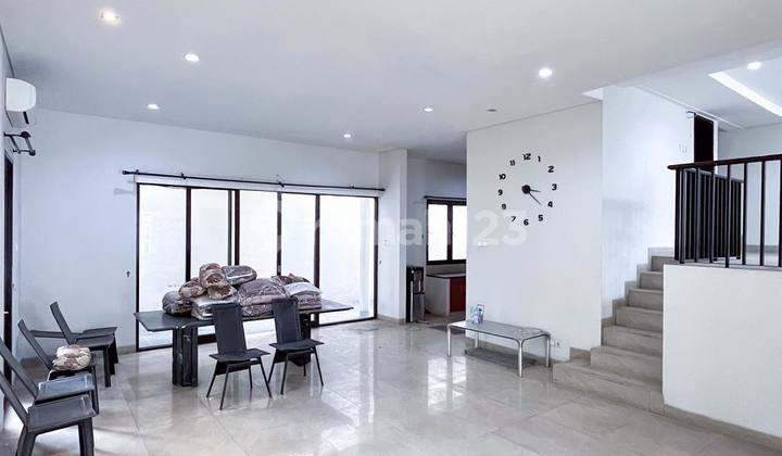 Rumah Cantik Dalam Townhouse Lokasi Strategis di Veteran Jakarta Selatan 2