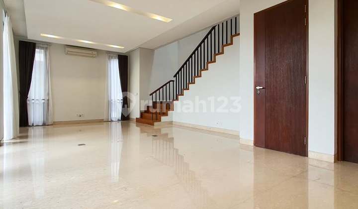 Rumah 3 Lantai Dalam Cluster Dekat Citos Semi Furnished di Cilandak 2