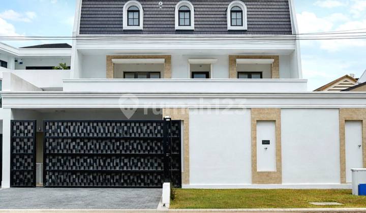 Luxury American Classic dengan Private Lift di Pondok Indah