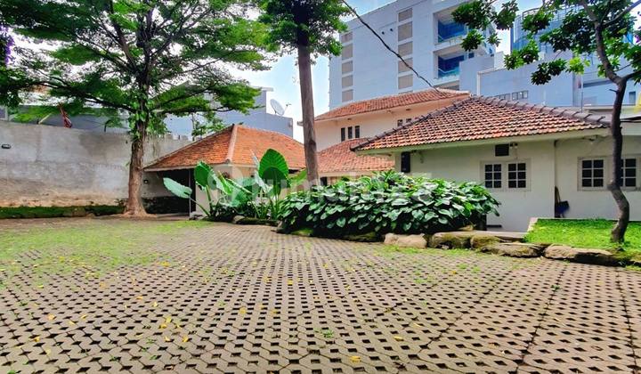 Rumah Lama Cocok Untuk Dibangun Resto Atau Kantor Di Mampang