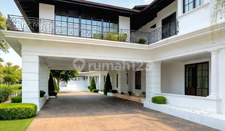 Luxurious Classic House with High Specifications in Pejaten Barat, South Jakarta
