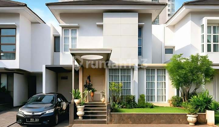 Ready-to-Occupy Town House in Kemang with a Strategic Location