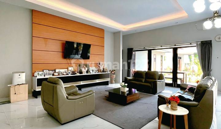 House with Spacious Yard, Quiet Residential Area in Kebayoran Lama