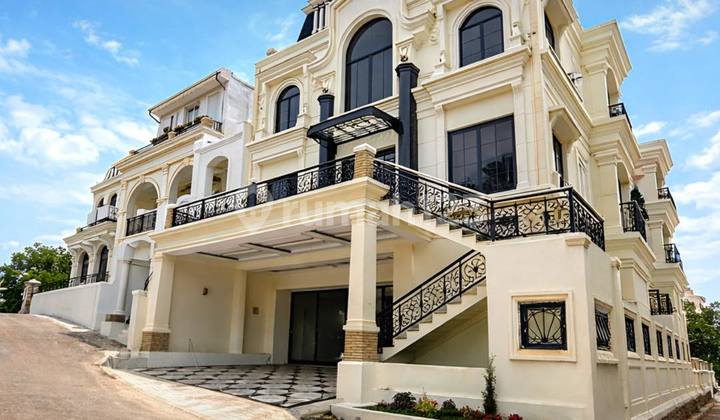 Brand New Design Modern Classic Dalam Komplek di Kemang